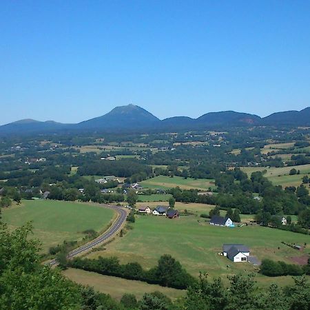 Lilas, Gite Saint Antoine, Orcival, Entre Sancy Et Volcans. Exterior photo