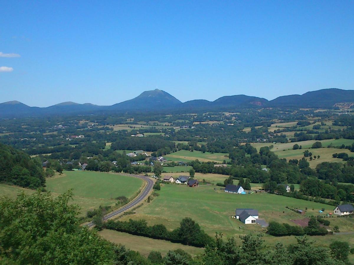 Lilas, Gite Saint Antoine, Orcival, Entre Sancy Et Volcans. Exterior photo